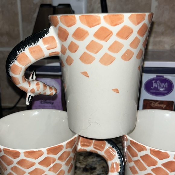 Pier 1 Imports Giraffe Handle Handle Head Neck Mug Set - Picture 3 of 12